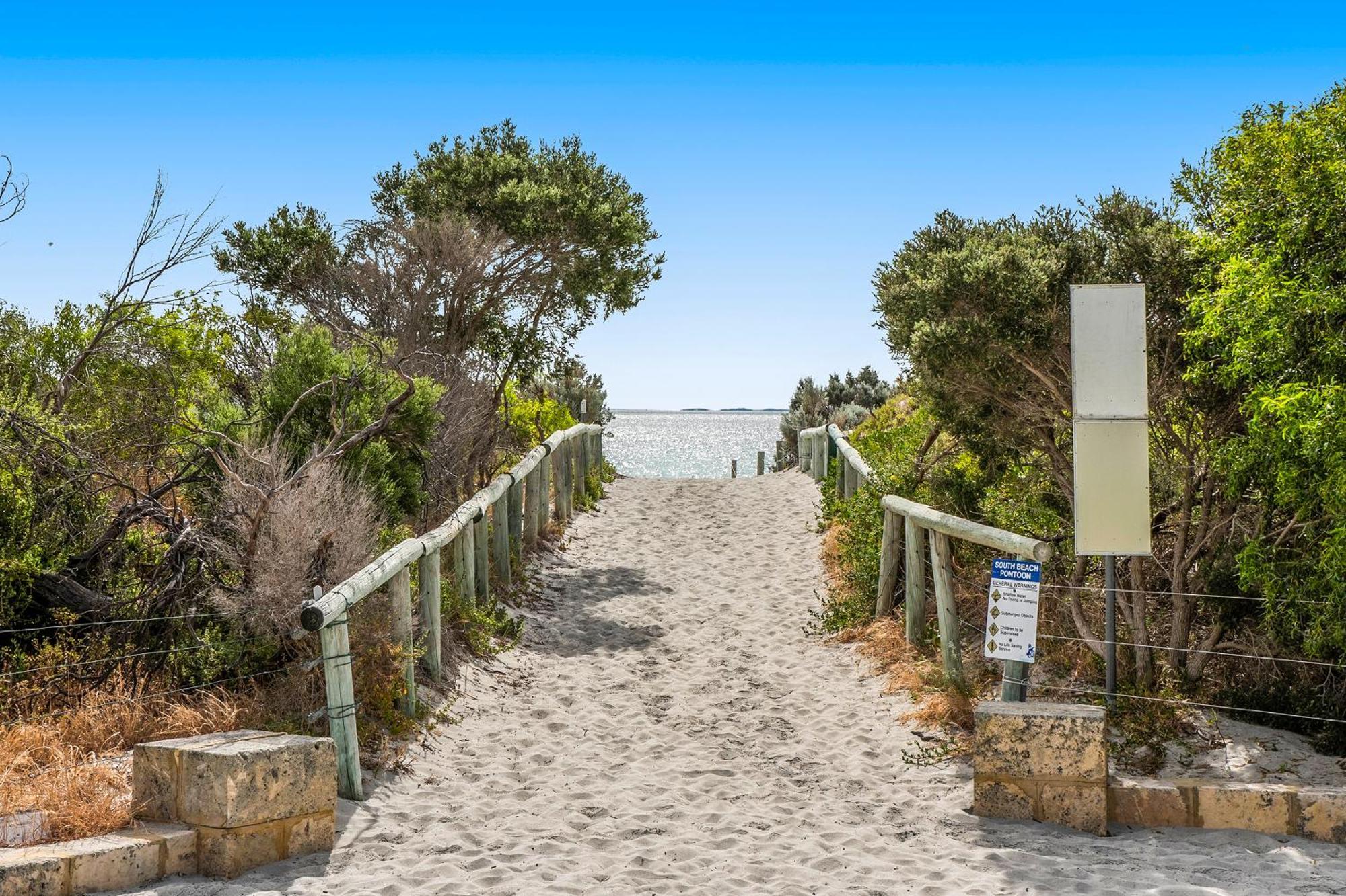 Leisurely Manor - Spacious Three Bedroom Home In Fremantle Exterior photo